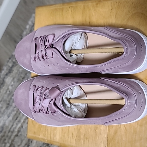 VIONIC Keke Woman's Supportive Sneaker - Picture 2 of 8